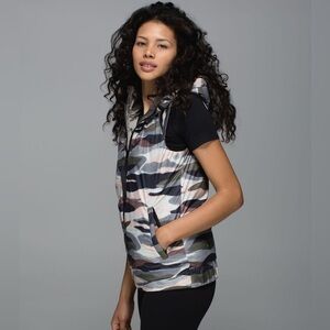 LULULEMON Reversible Fluffiest Down Vest in Coast Camo Butter/Cashew Size S